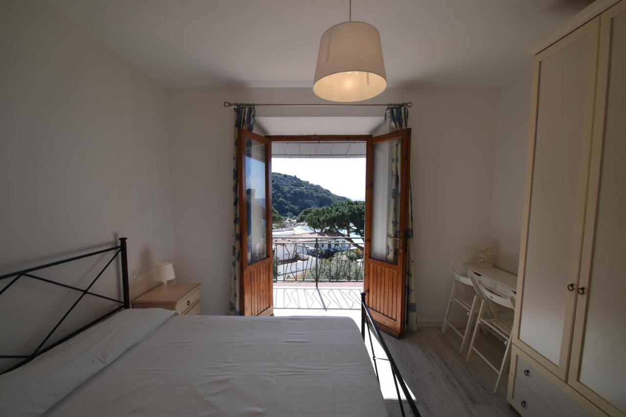 Appartamenti Cavoli - Vista Mare Con Terrazze, Clima E Posti Auto Spiaggia di Cavoli Dış mekan fotoğraf