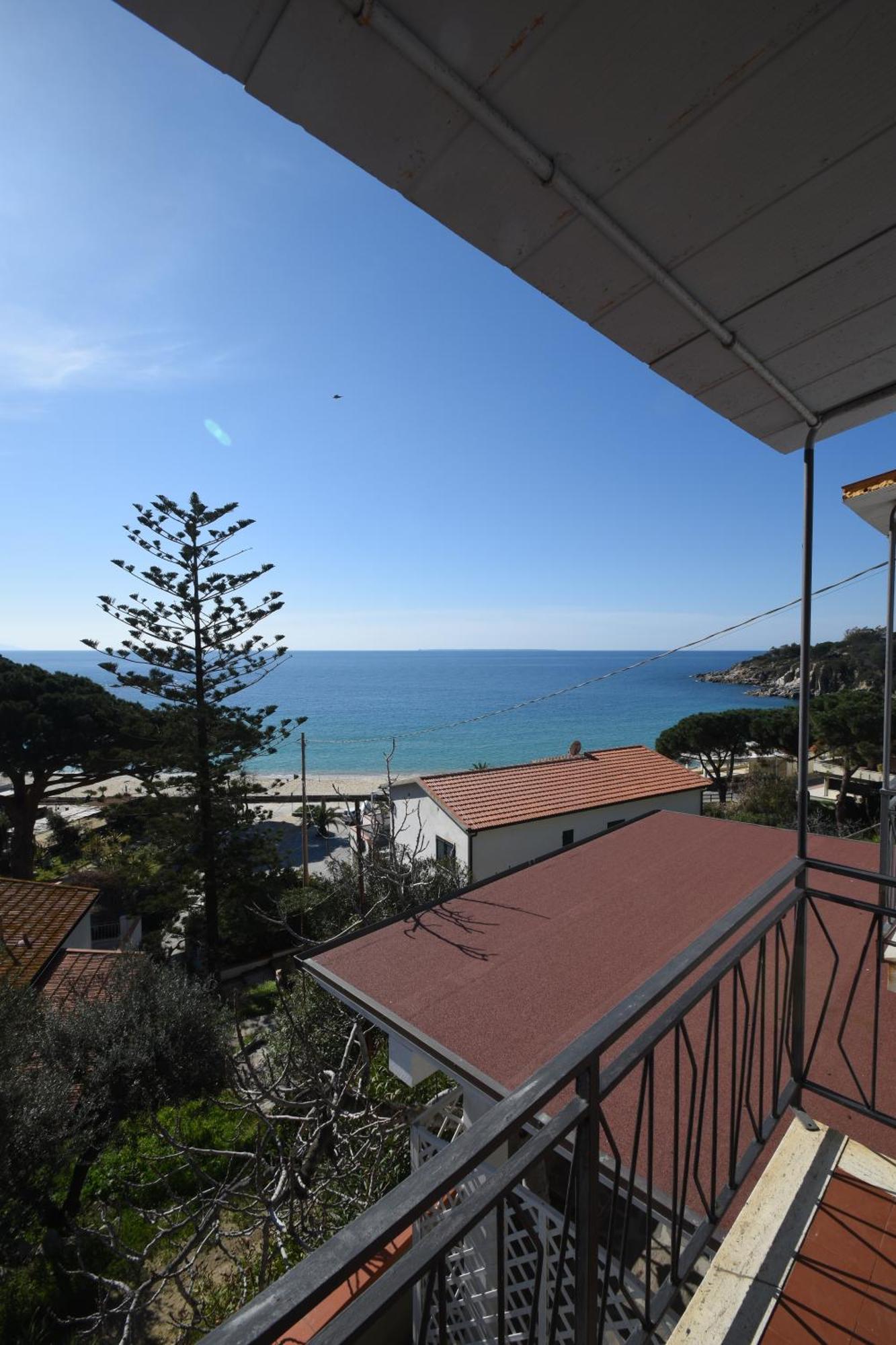 Appartamenti Cavoli - Vista Mare Con Terrazze, Clima E Posti Auto Spiaggia di Cavoli Dış mekan fotoğraf