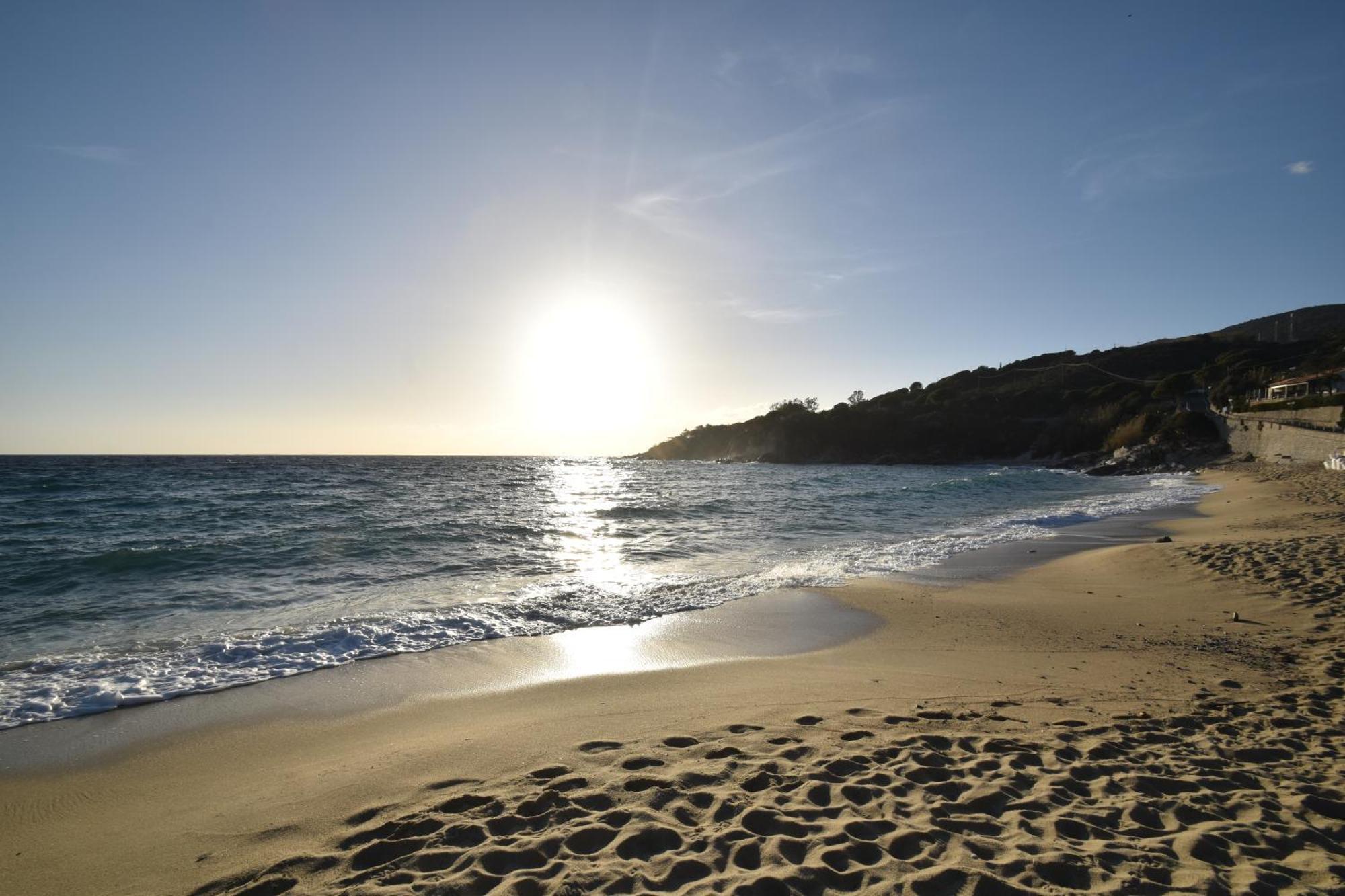 Appartamenti Cavoli - Vista Mare Con Terrazze, Clima E Posti Auto Spiaggia di Cavoli Dış mekan fotoğraf
