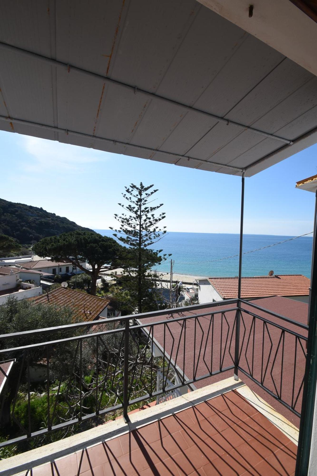Appartamenti Cavoli - Vista Mare Con Terrazze, Clima E Posti Auto Spiaggia di Cavoli Dış mekan fotoğraf